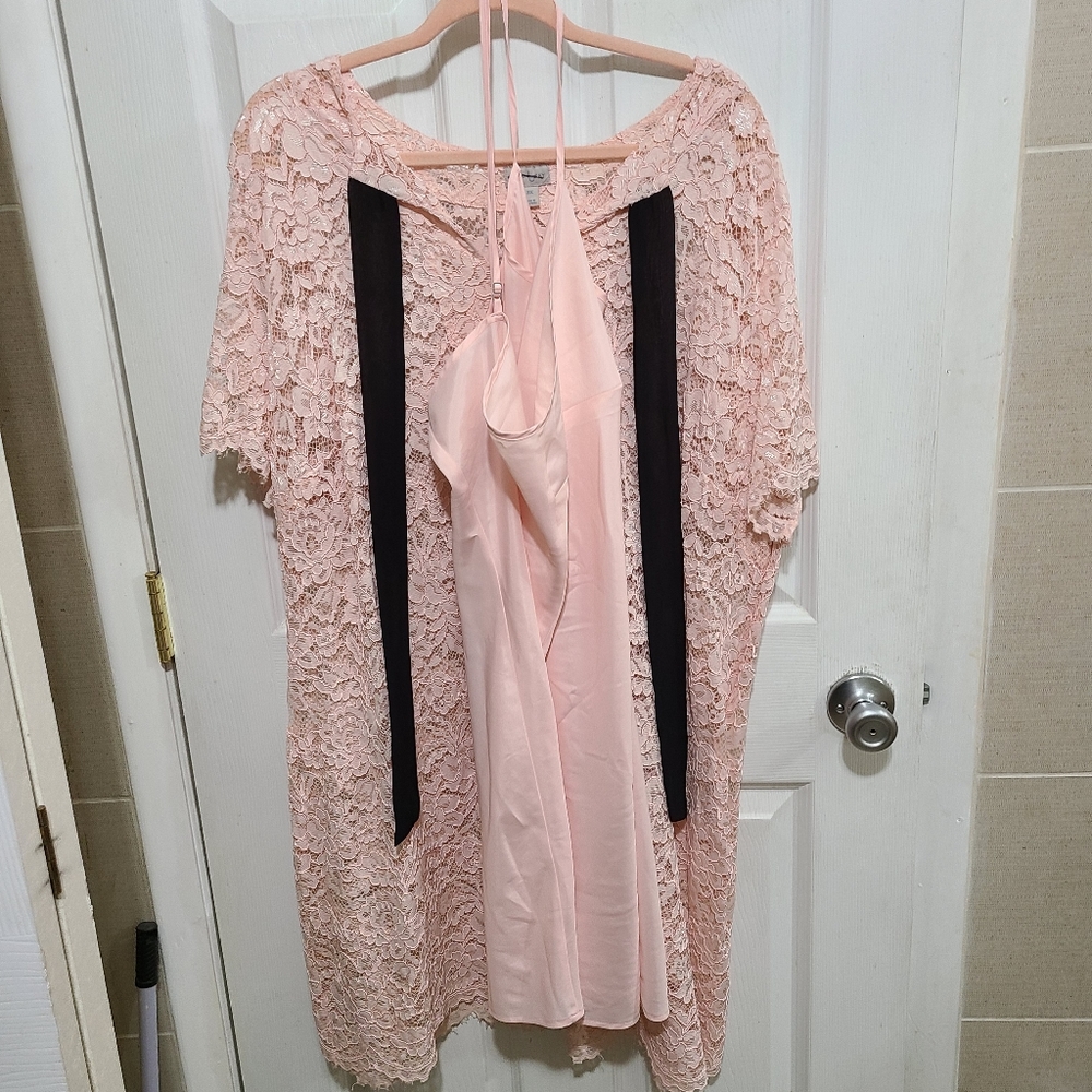 Lace dress with dress lining